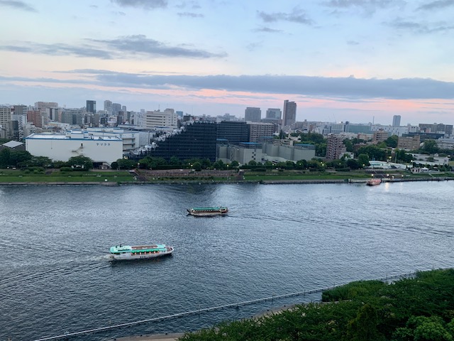 金曜日の夕方は屋形船も大忙し