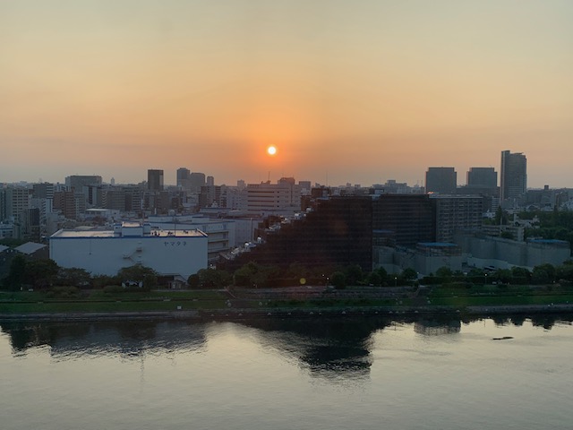 優しい夜明けの空の色「あっ、そう」