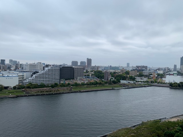 風が冷たく感じる朝「合わない環境」