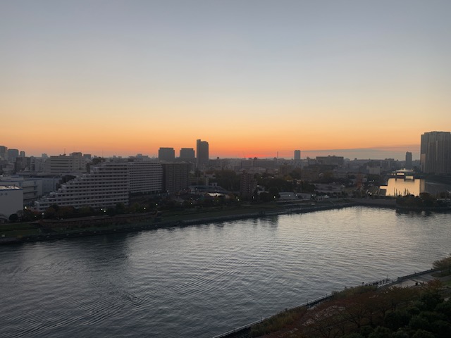 優しい空の色に癒される夜明け「時の流れ」