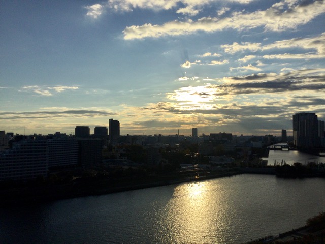 スッキリ青空と大きな太陽「お礼は倍返し」