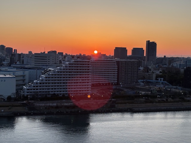 日の出が６時前「話すよりも聴く」