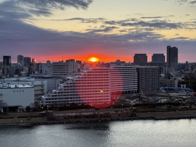 真っ赤な朝陽「余計なこと言わない！」